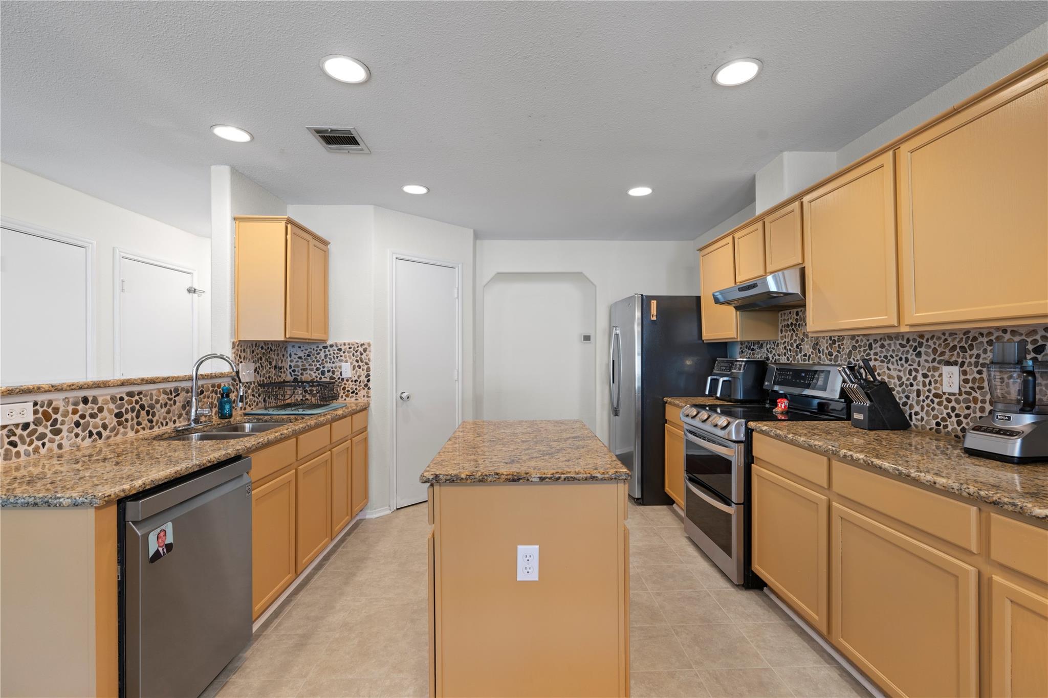 6005 La Mesa St, Lago Vista, TX 78645