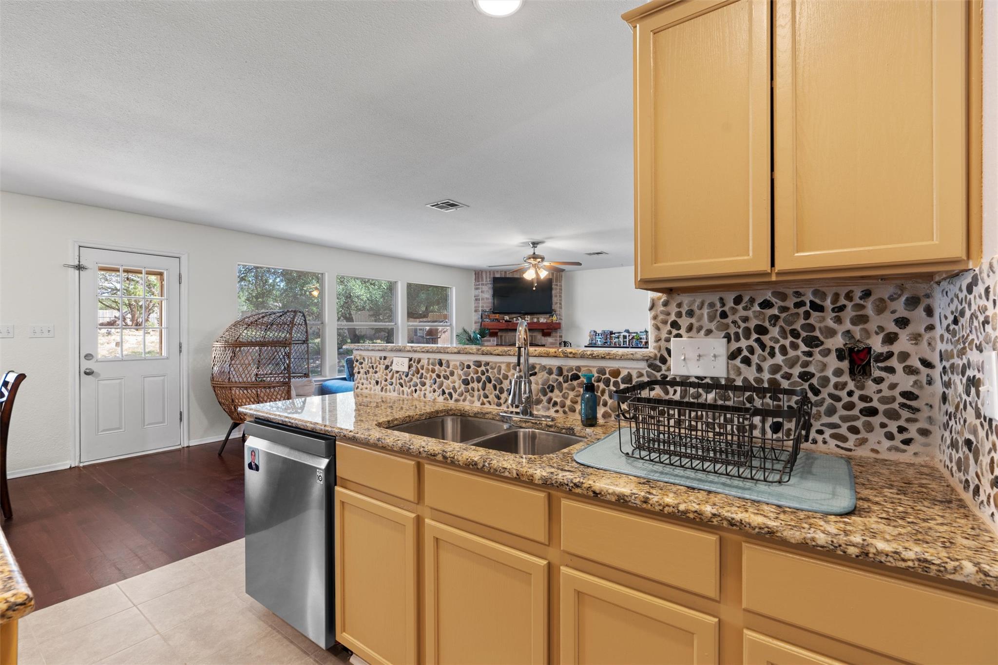 6005 La Mesa St, Lago Vista, TX 78645