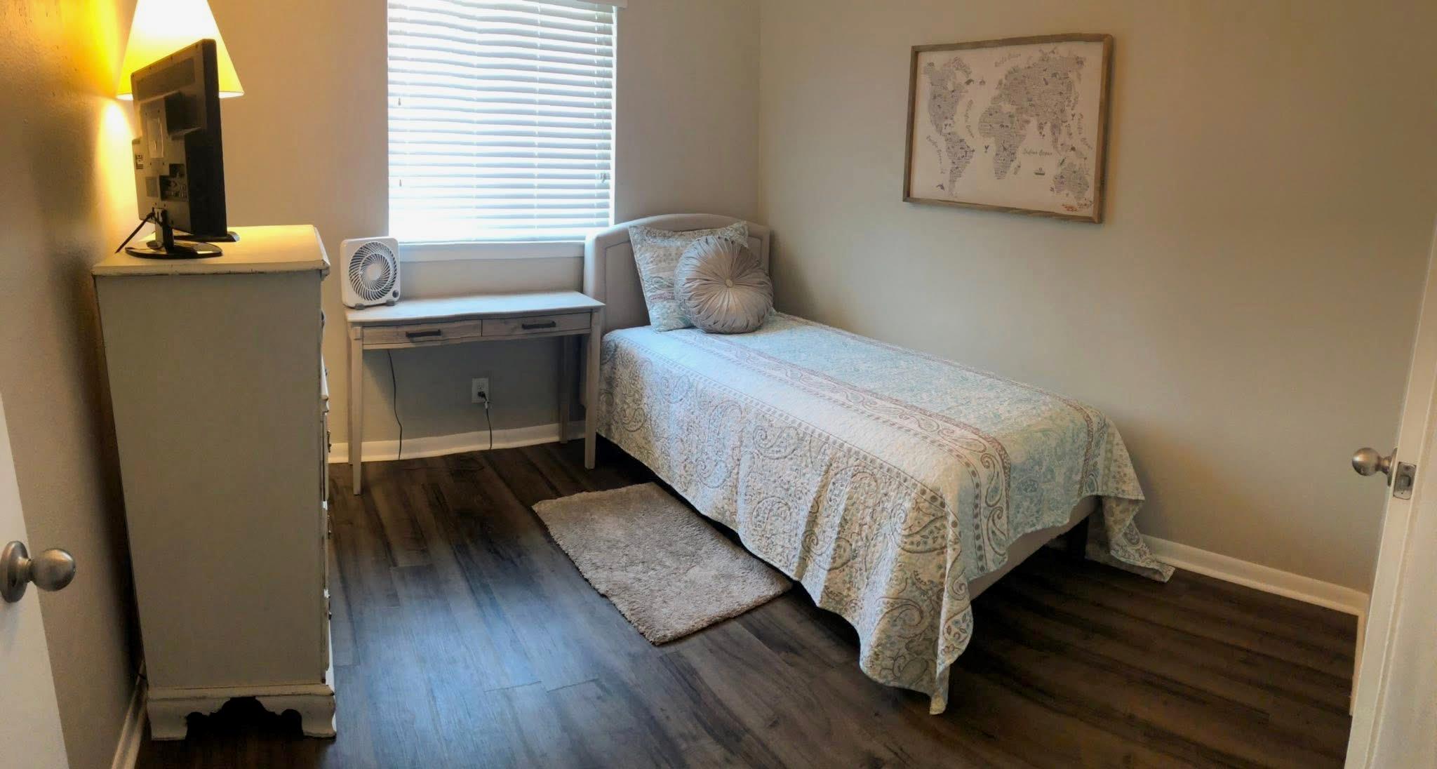 2401 Manor Rd # 117, Austin, TX 78722