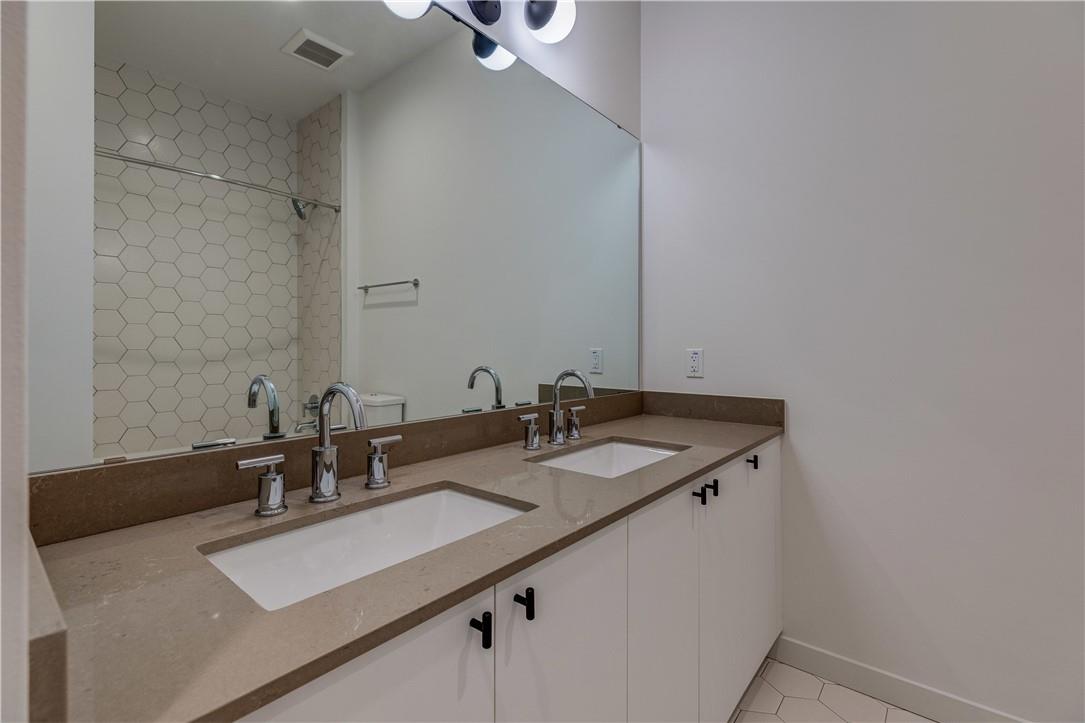 800 Embassy Dr # 117, Austin, TX 78702