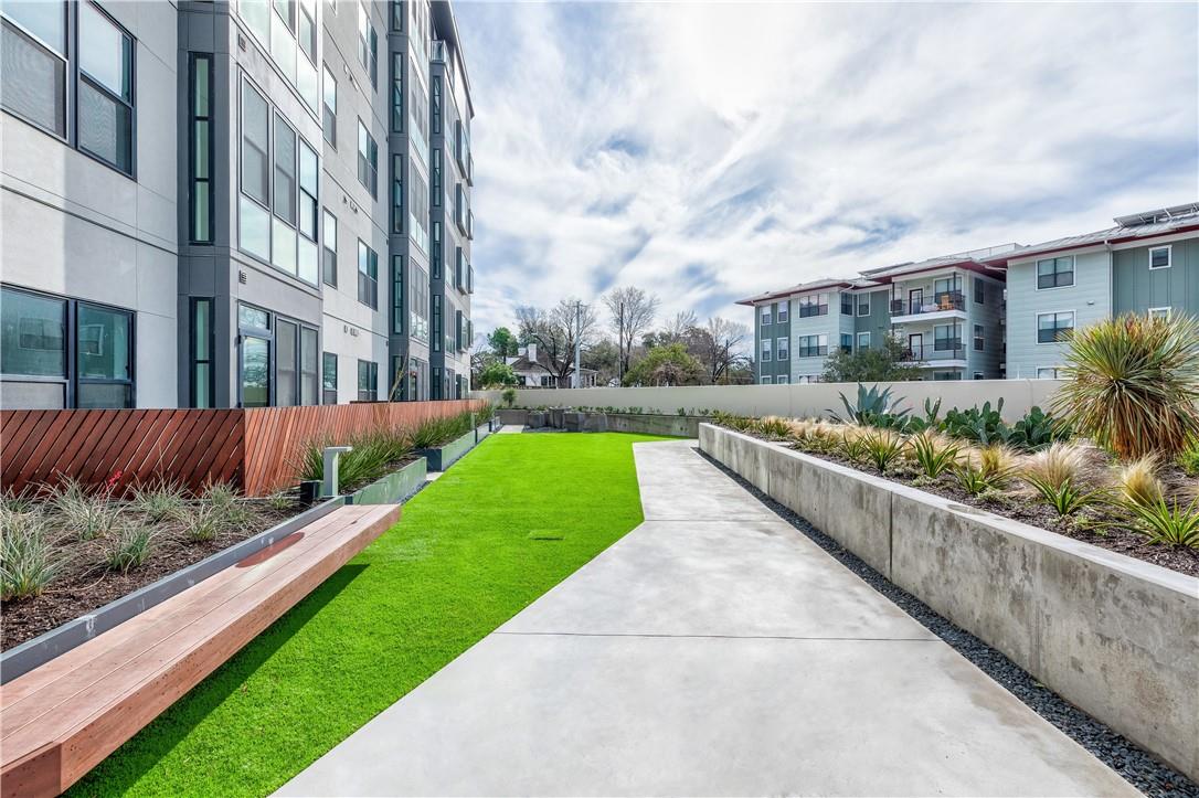 800 Embassy Dr # 117, Austin, TX 78702