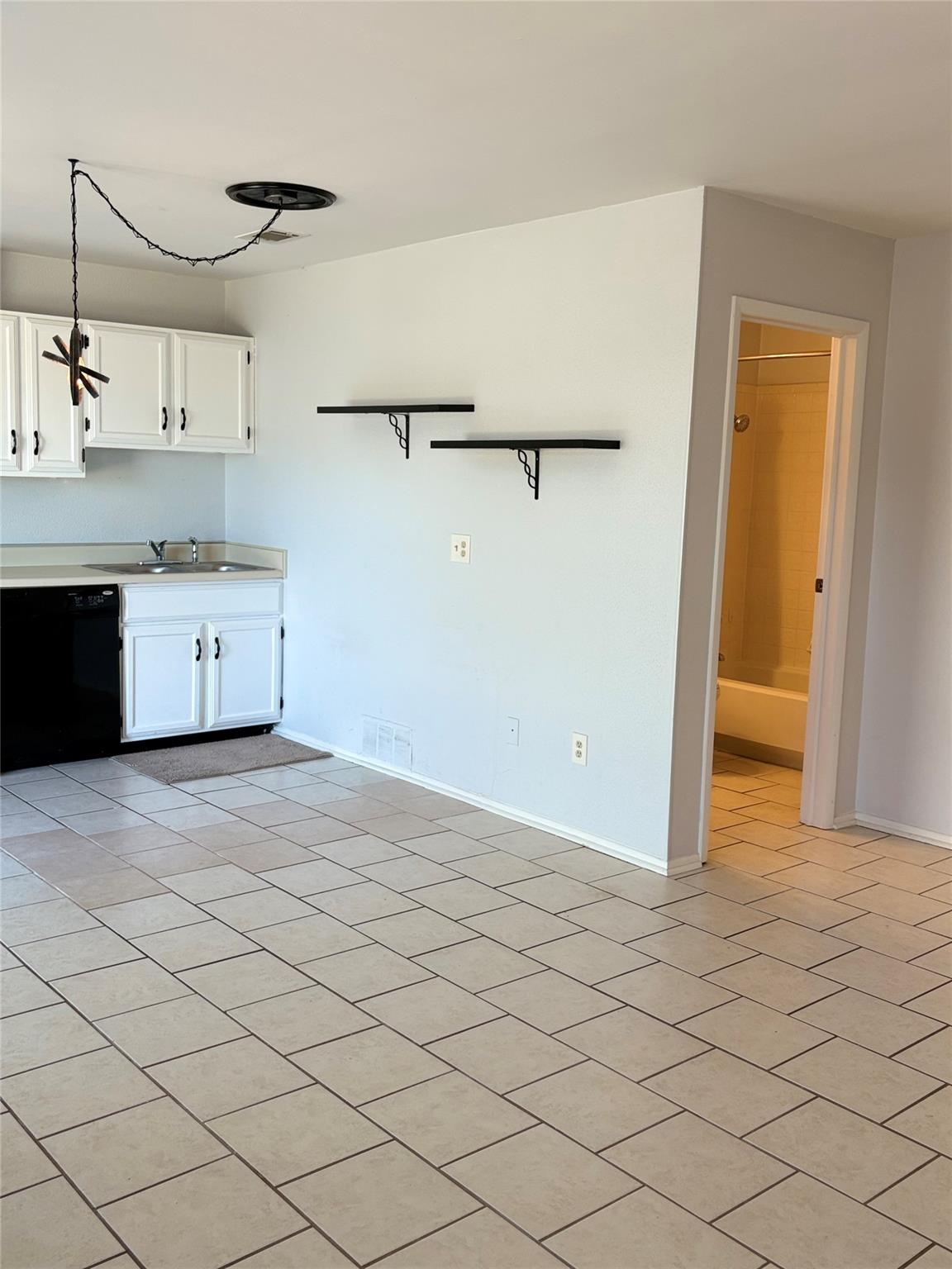 1919 American Dr # A123, Leander, TX 78645