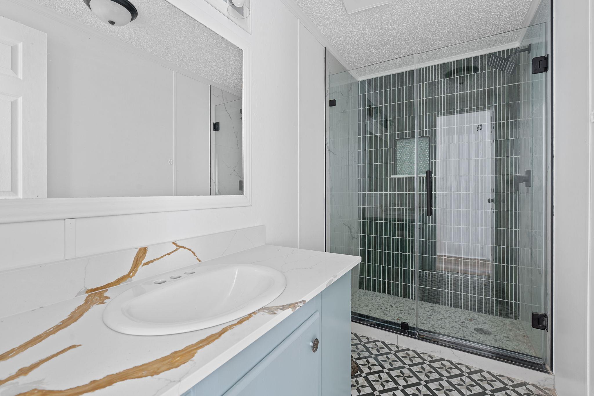 1375 Plant Rd, Luling, TX 78648