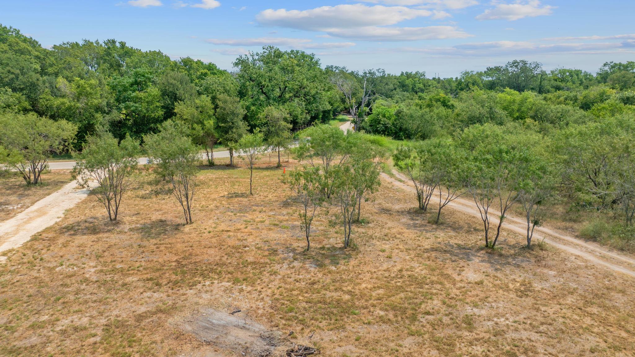 1375 Plant Rd, Luling, TX 78648