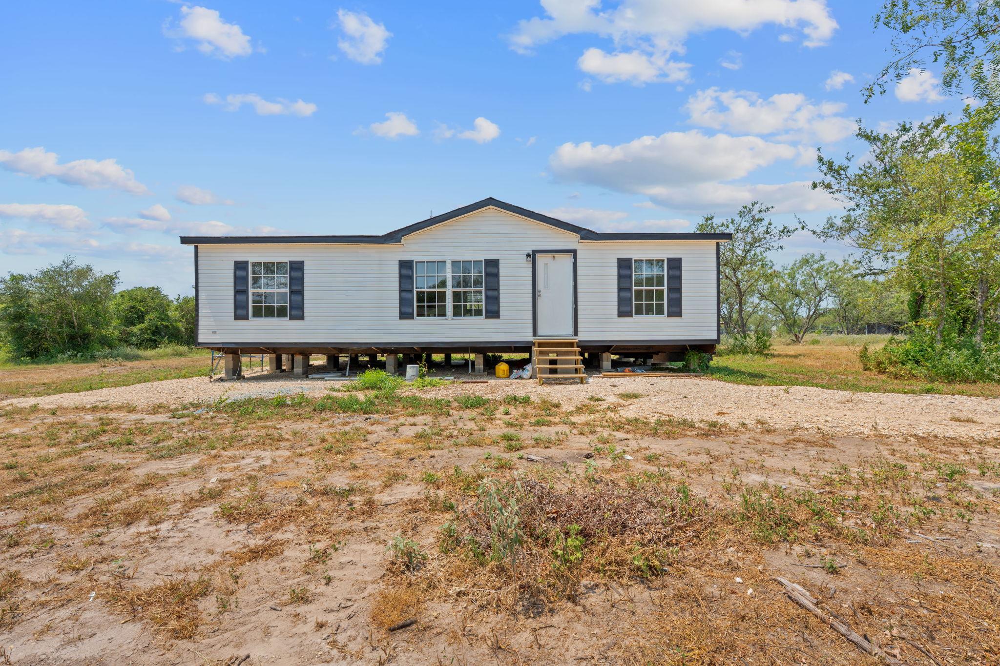 1375 Plant Rd, Luling, TX 78648