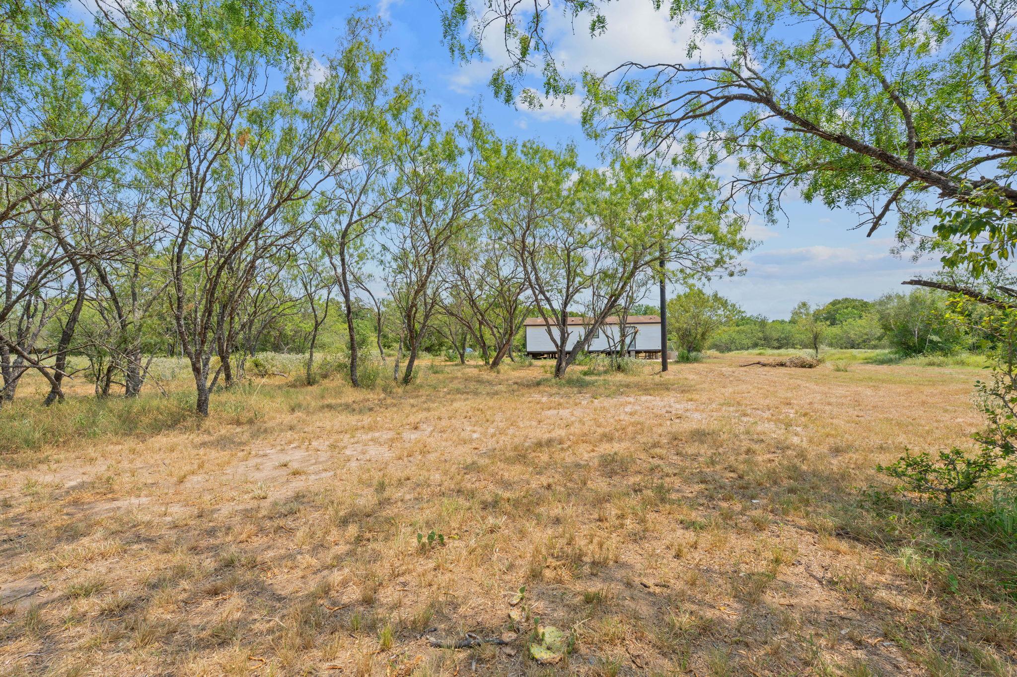 1375 Plant Rd, Luling, TX 78648