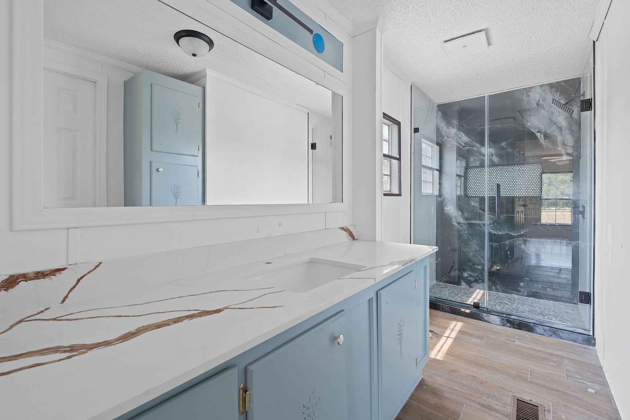 1375 Plant Rd, Luling, TX 78648