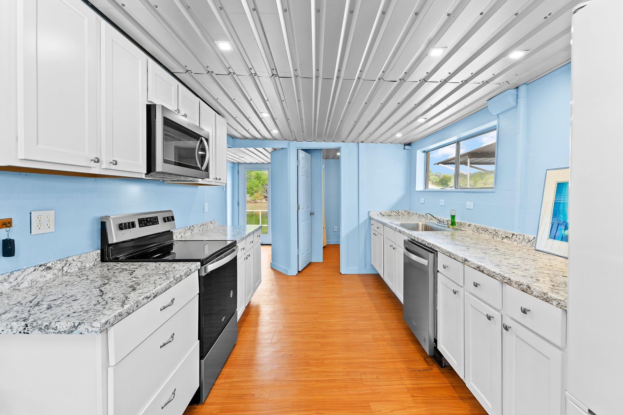 25300 Pedernales Point Dr, Spicewood, TX 78669