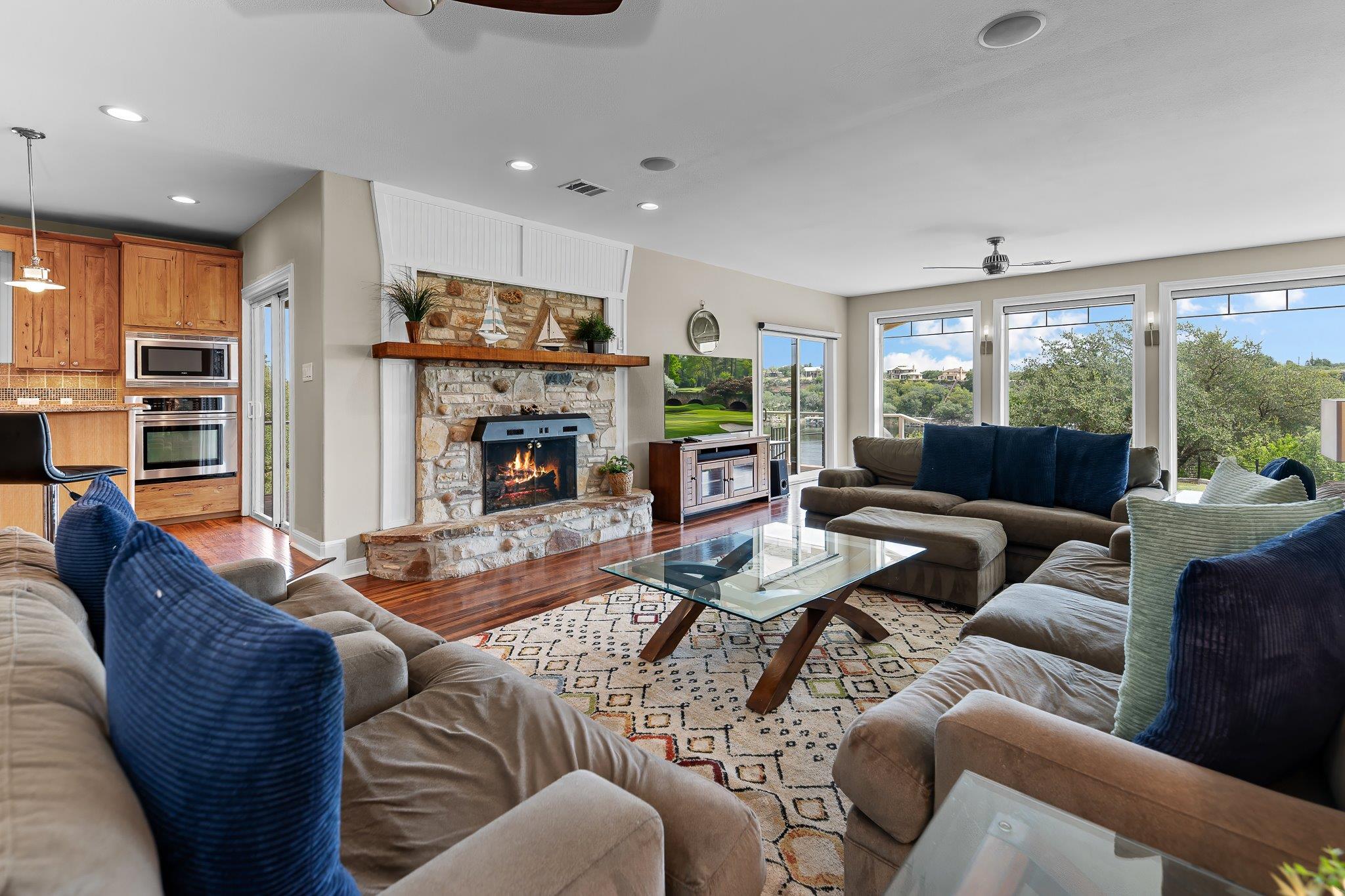 25300 Pedernales Point Dr, Spicewood, TX 78669