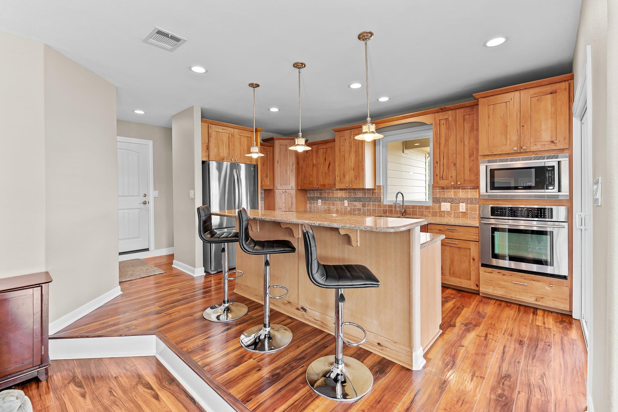 25300 Pedernales Point Dr, Spicewood, TX 78669