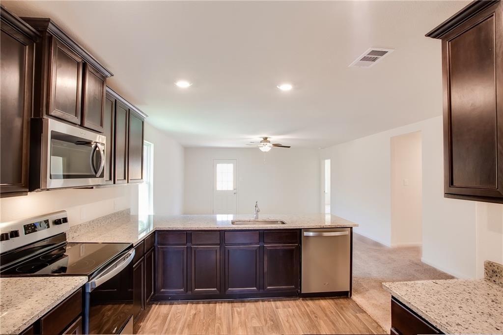 1012 Riverdale Cv, Jarrell, TX 76537