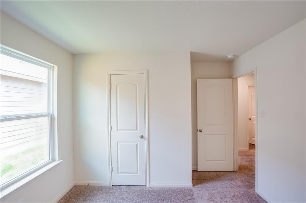 1012 Riverdale Cv, Jarrell, TX 76537