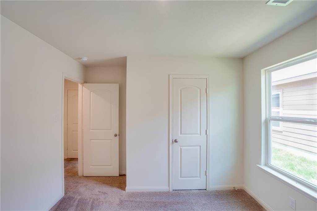 1012 Riverdale Cv, Jarrell, TX 76537