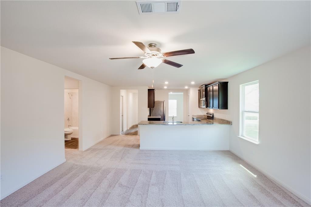 1012 Riverdale Cv, Jarrell, TX 76537