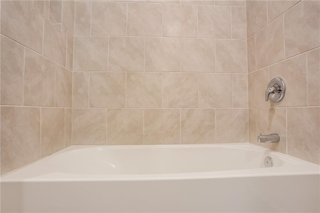 1012 Riverdale Cv, Jarrell, TX 76537