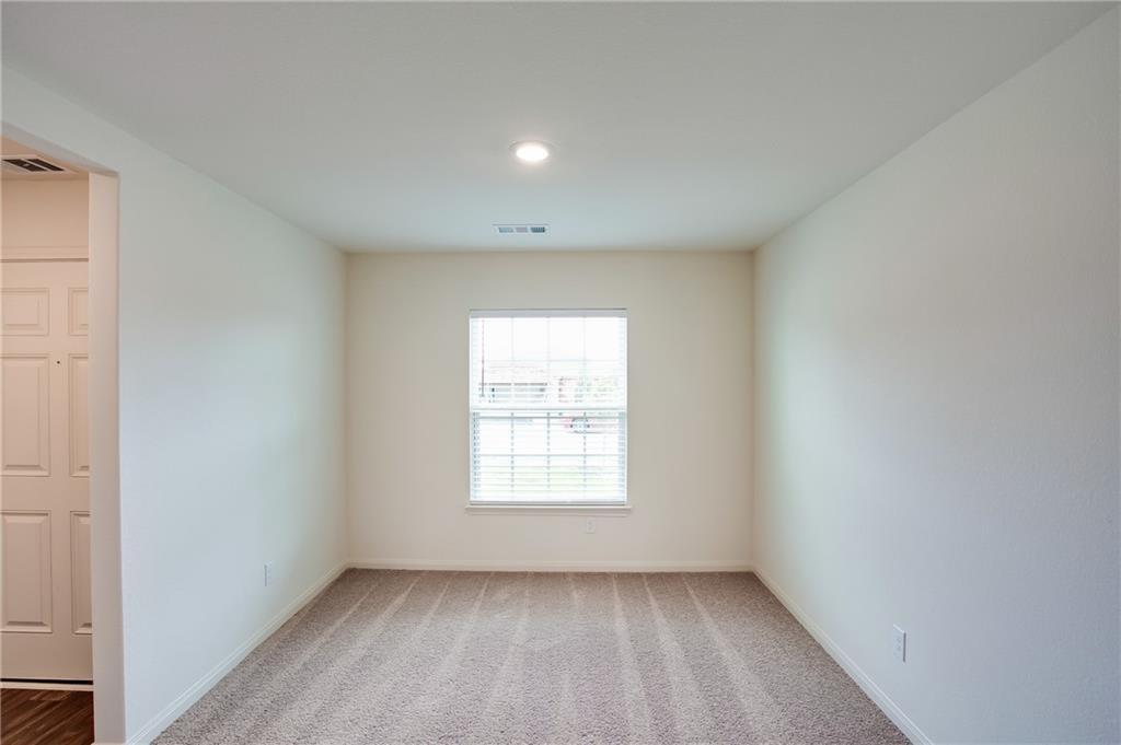 1012 Riverdale Cv, Jarrell, TX 76537