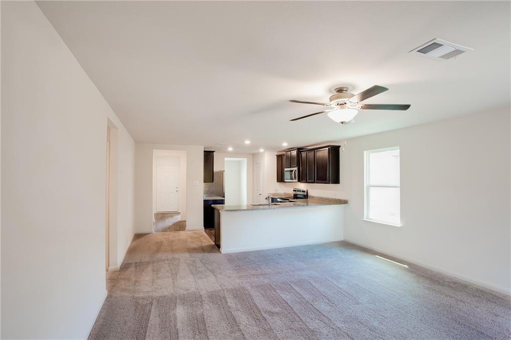 1012 Riverdale Cv, Jarrell, TX 76537