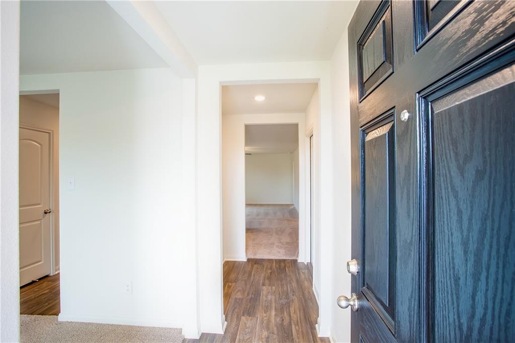 1012 Riverdale Cv, Jarrell, TX 76537