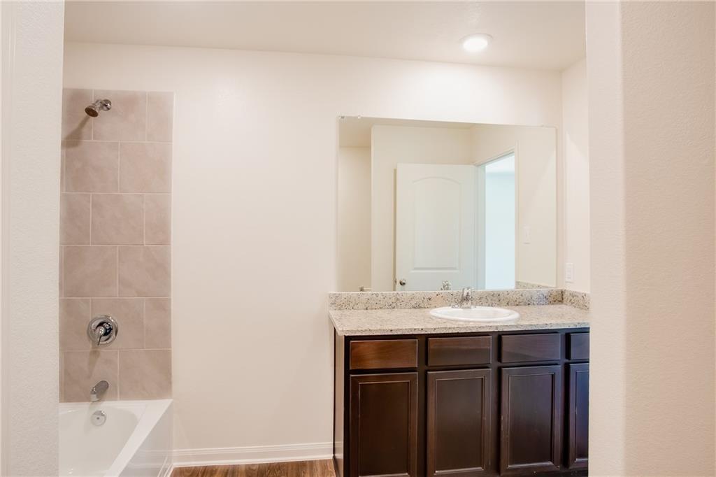 1012 Riverdale Cv, Jarrell, TX 76537