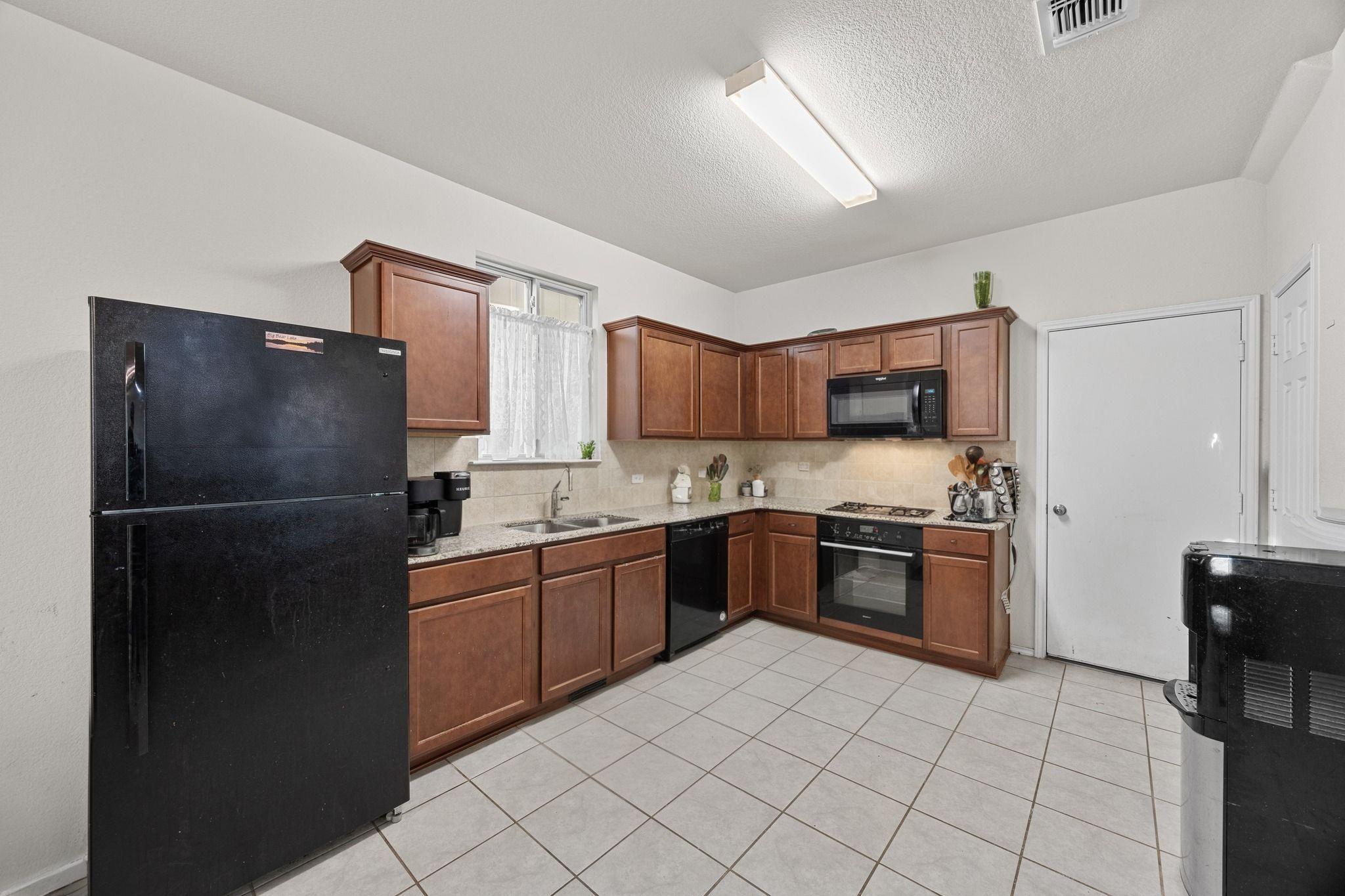 204 Perugia St, Liberty Hill, TX 78642