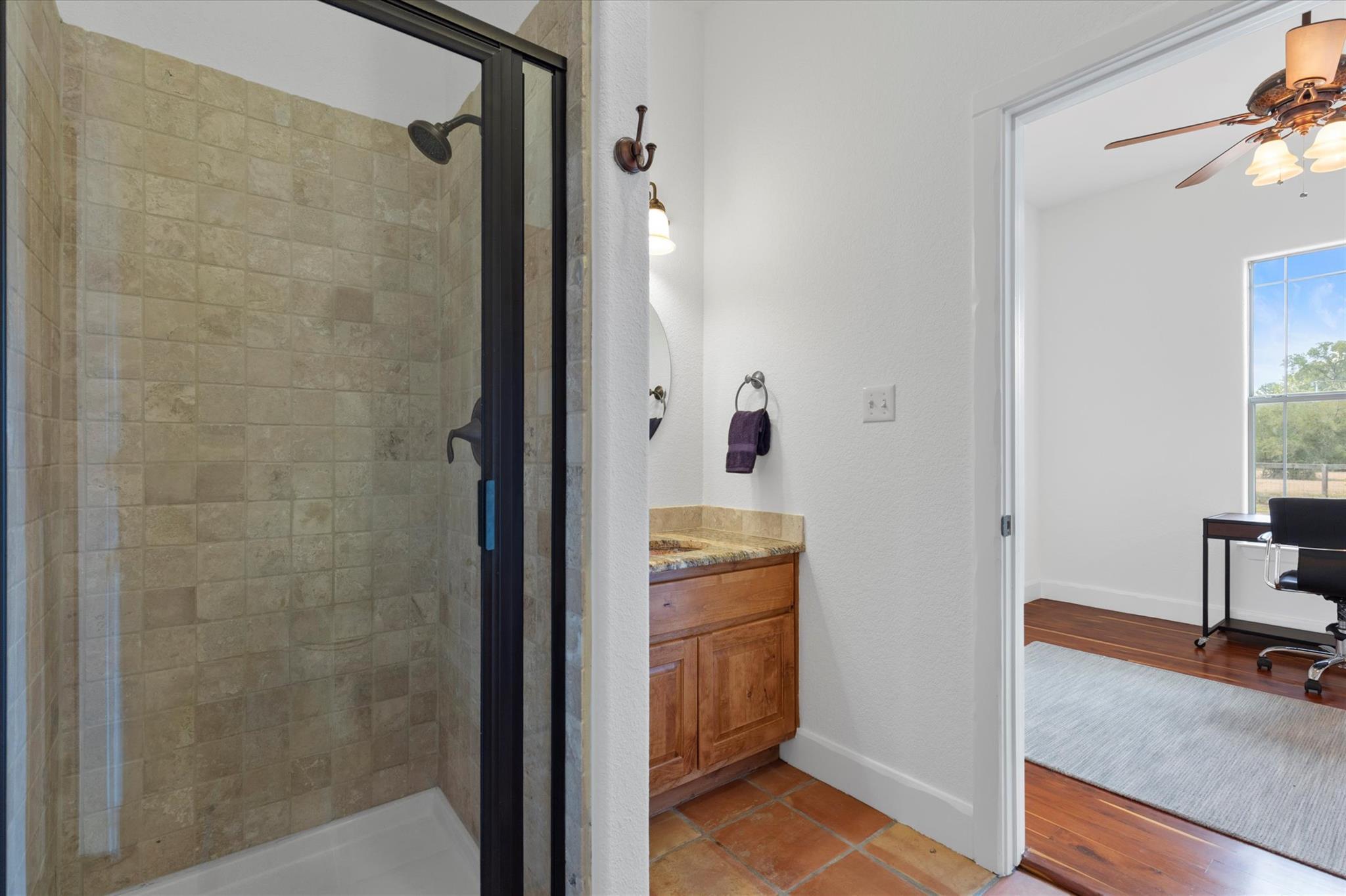 189 Sandy Creek Ranch Dr, Smithville, TX 78957