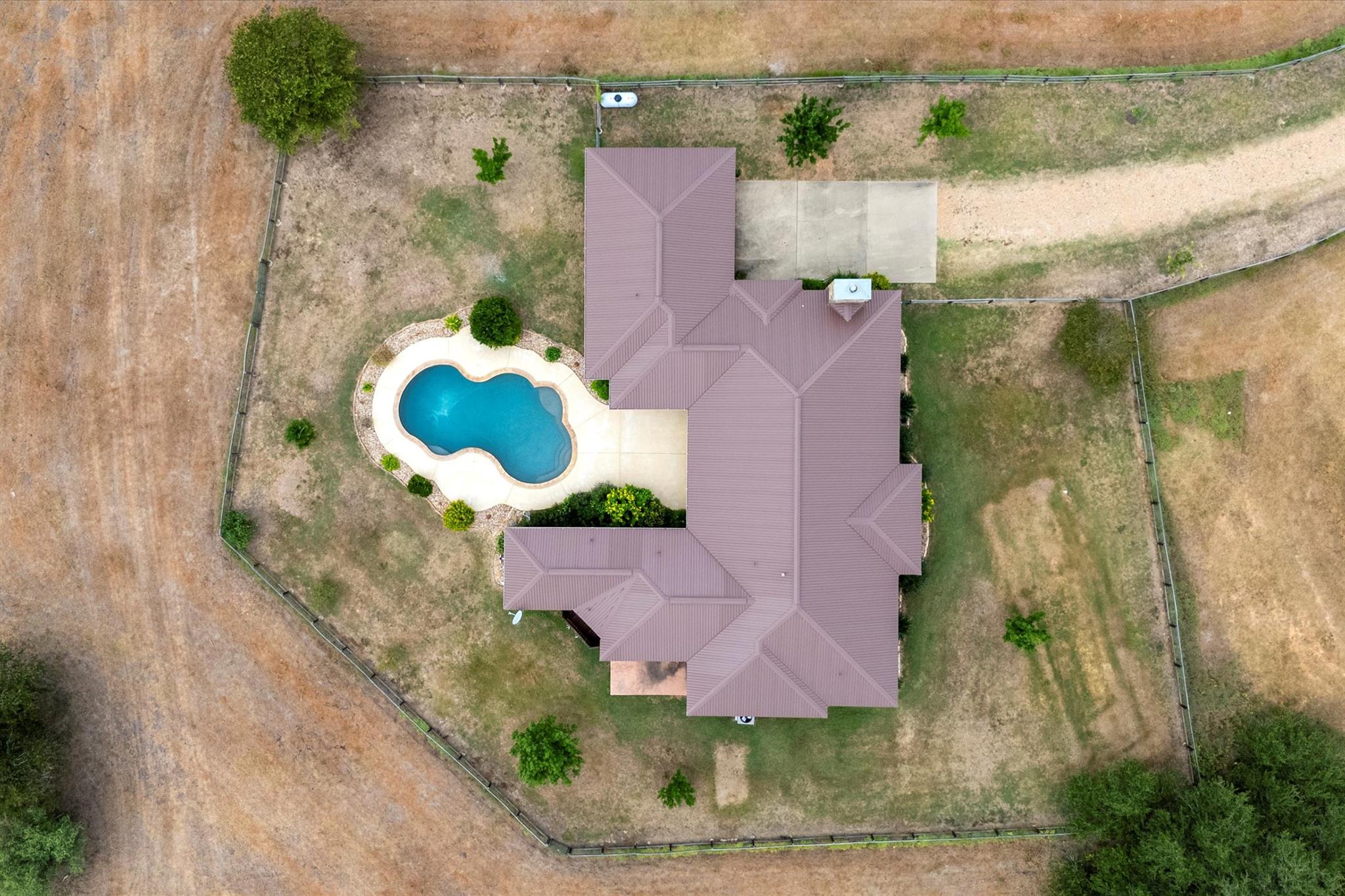 189 Sandy Creek Ranch Dr, Smithville, TX 78957