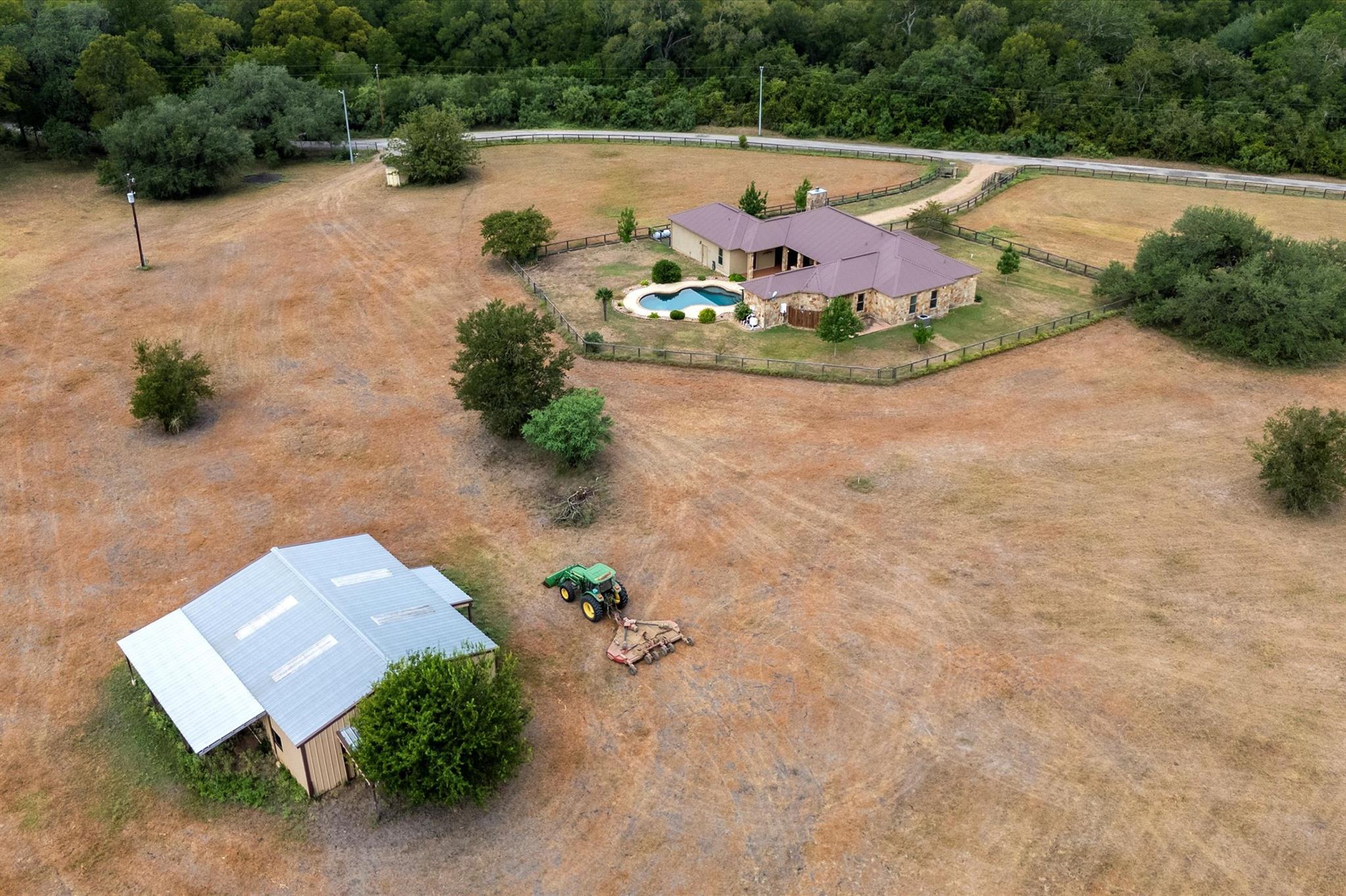 189 Sandy Creek Ranch Dr, Smithville, TX 78957