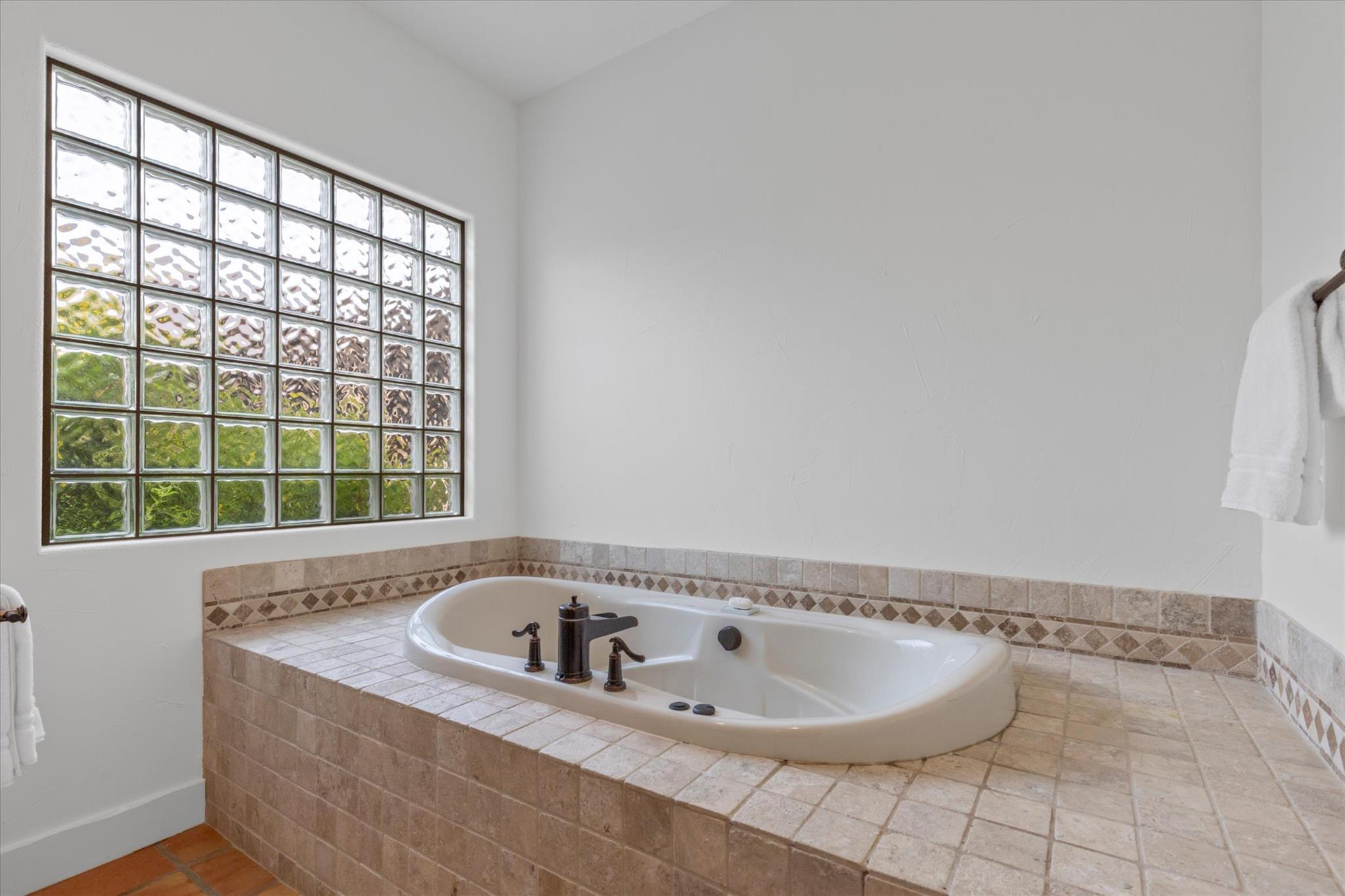 189 Sandy Creek Ranch Dr, Smithville, TX 78957