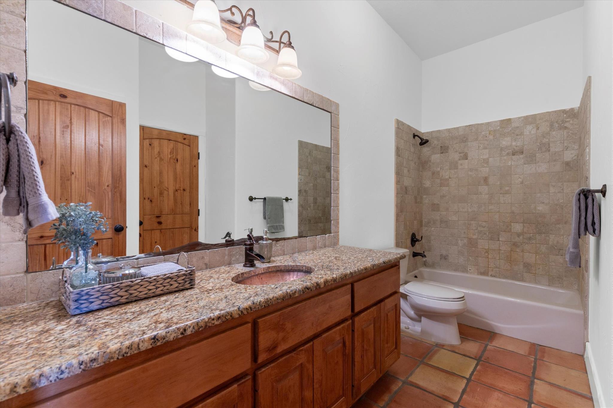 189 Sandy Creek Ranch Dr, Smithville, TX 78957