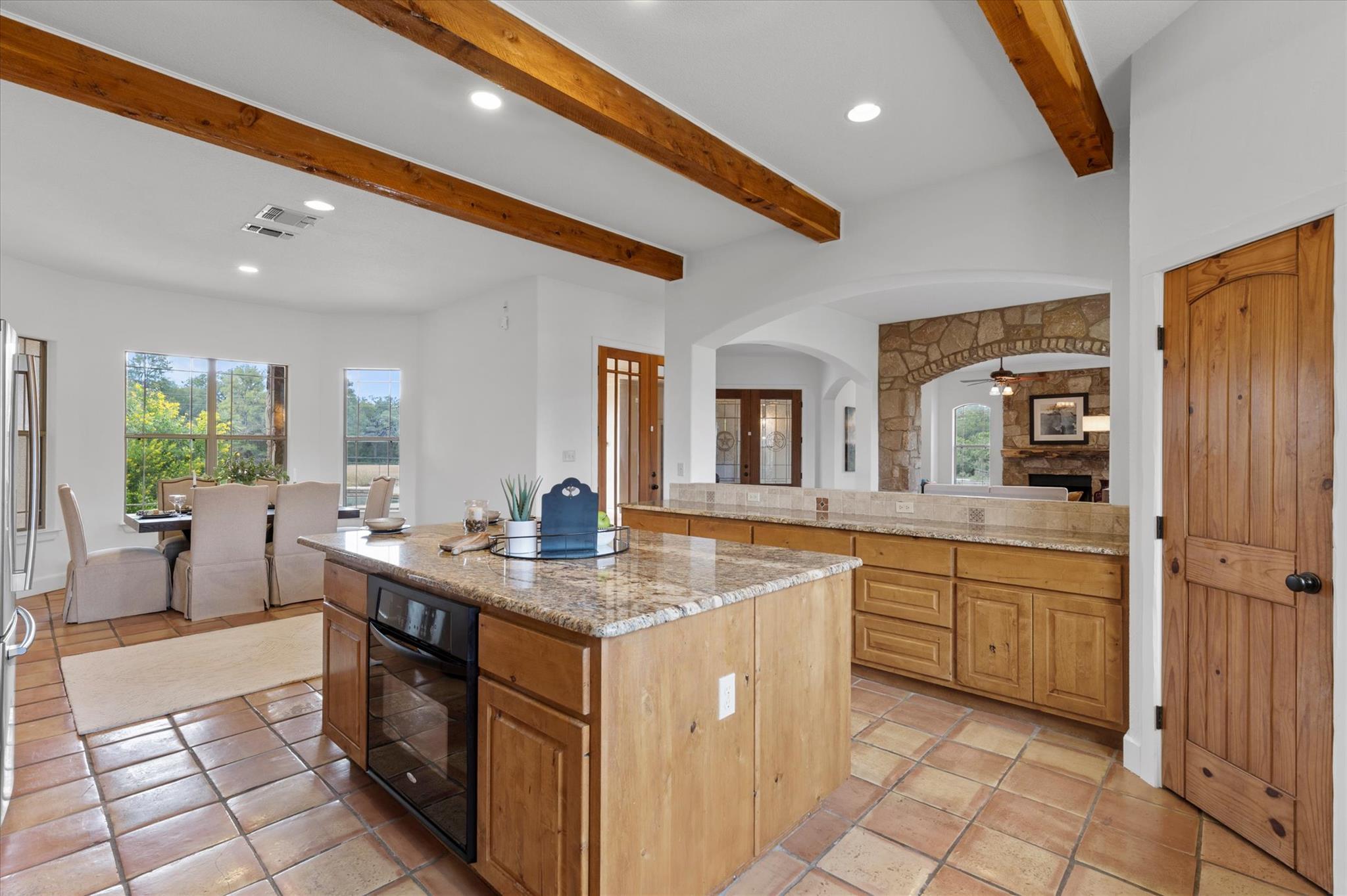 189 Sandy Creek Ranch Dr, Smithville, TX 78957