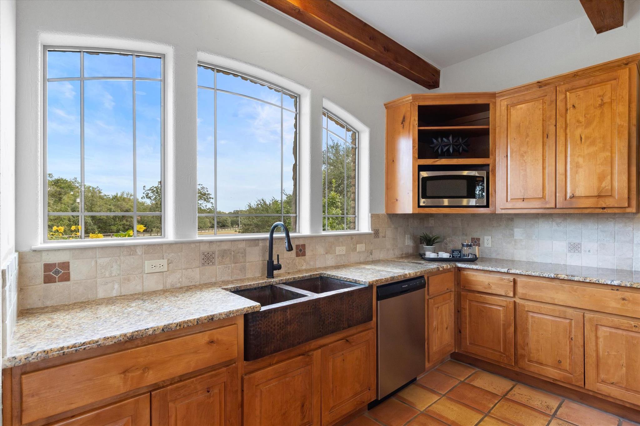 189 Sandy Creek Ranch Dr, Smithville, TX 78957