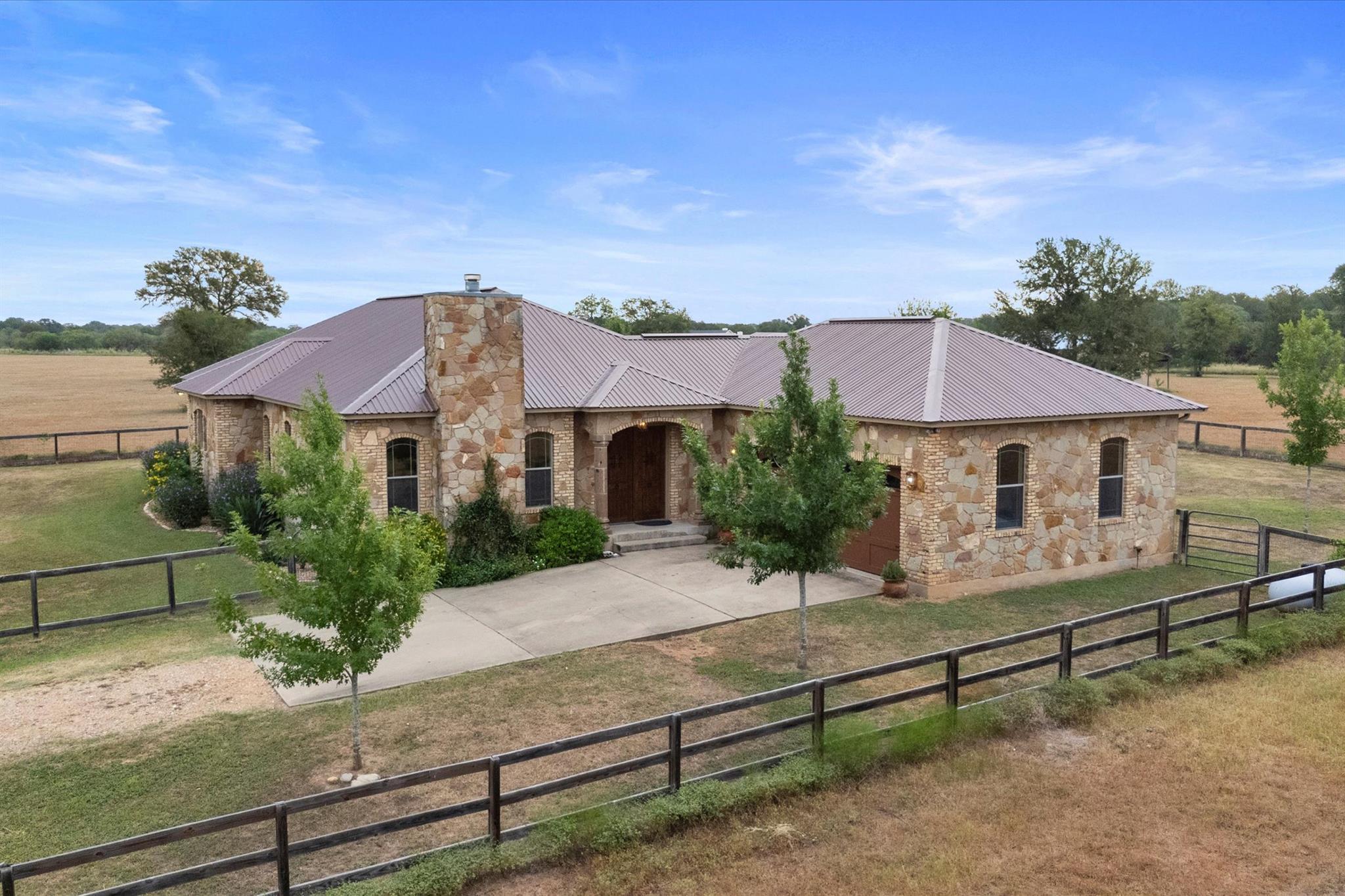 189 Sandy Creek Ranch Dr, Smithville, TX 78957