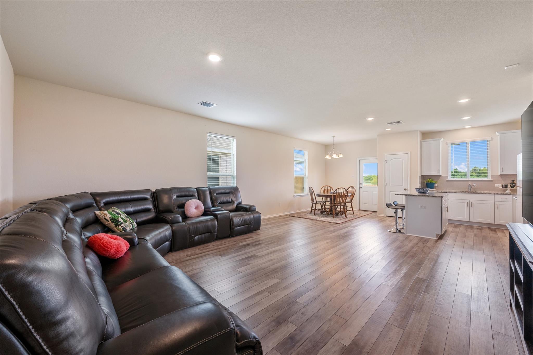 225 Gunther Way, Taylor, TX 76574