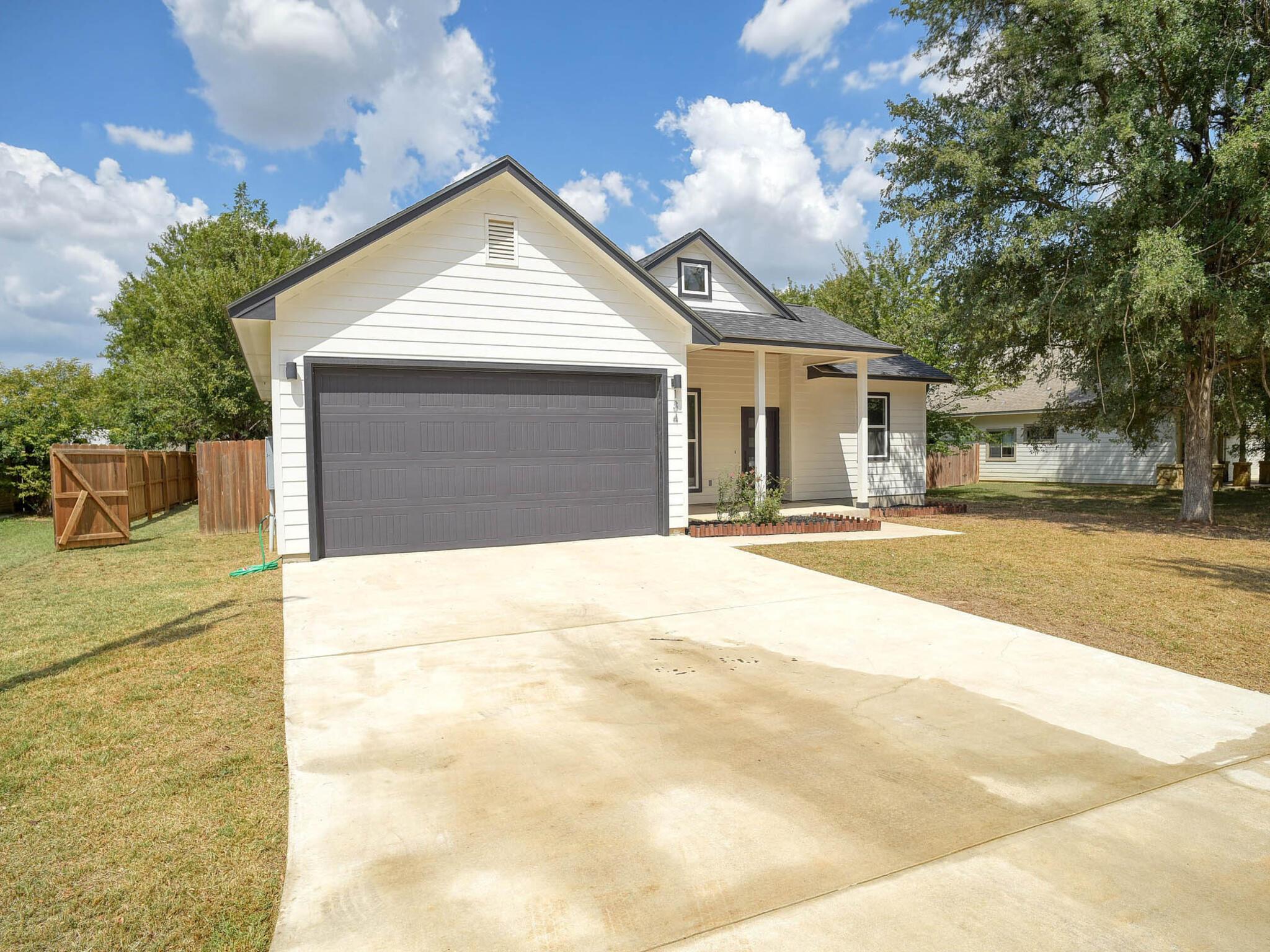 134 Pohakuloa Dr, Bastrop, TX 78602