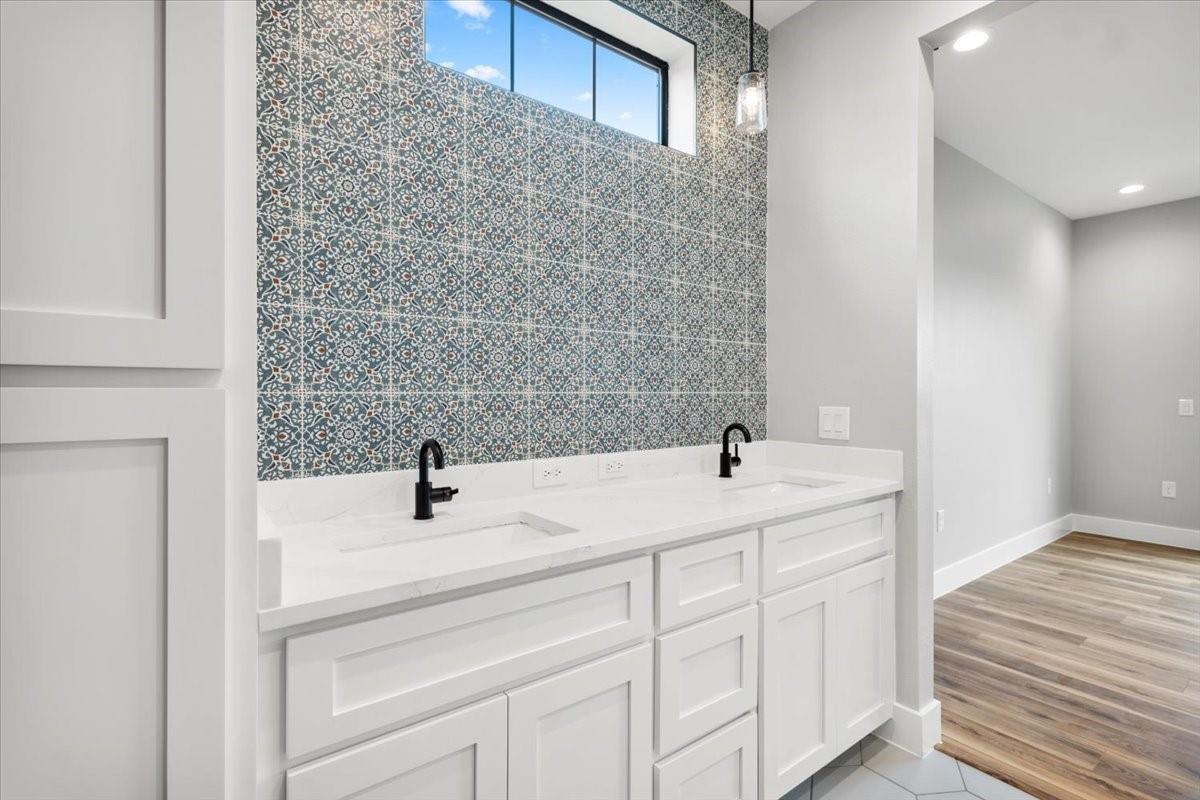 203 N Avenue J, Johnson City, TX 78636