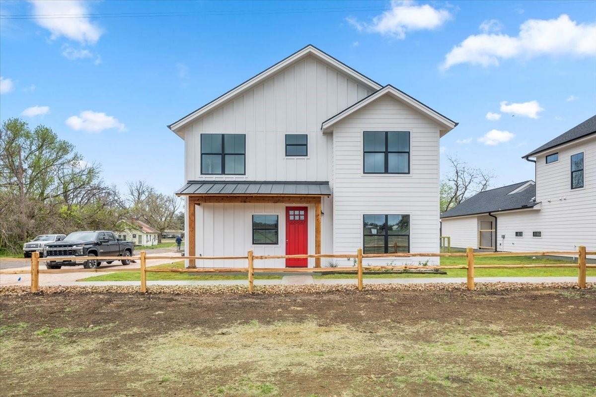 203 N Avenue J, Johnson City, TX 78636