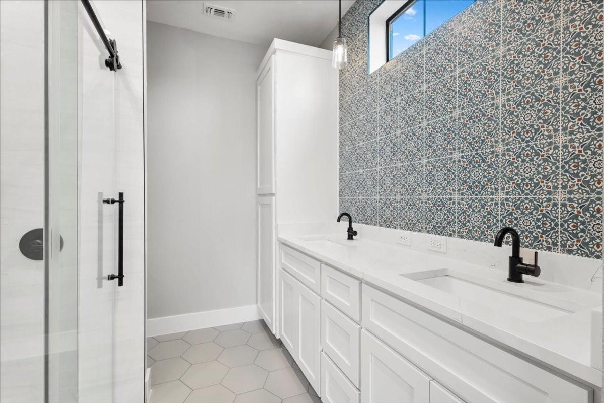 203 N Avenue J, Johnson City, TX 78636