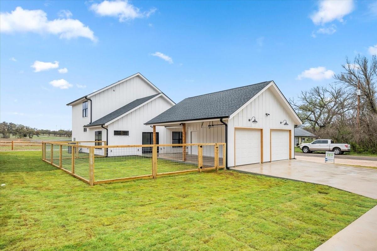 203 N Avenue J, Johnson City, TX 78636