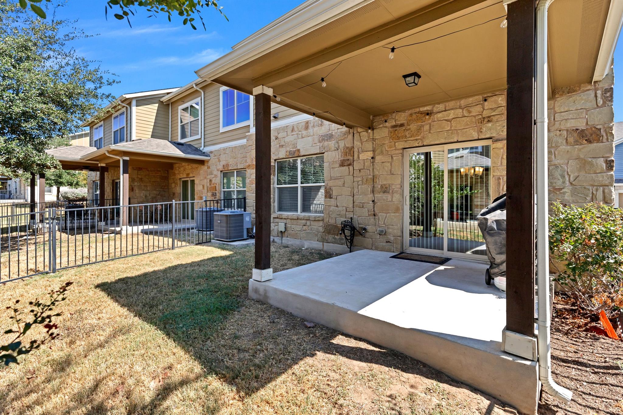 516 E Slaughter Ln # 701, Austin, TX 78744