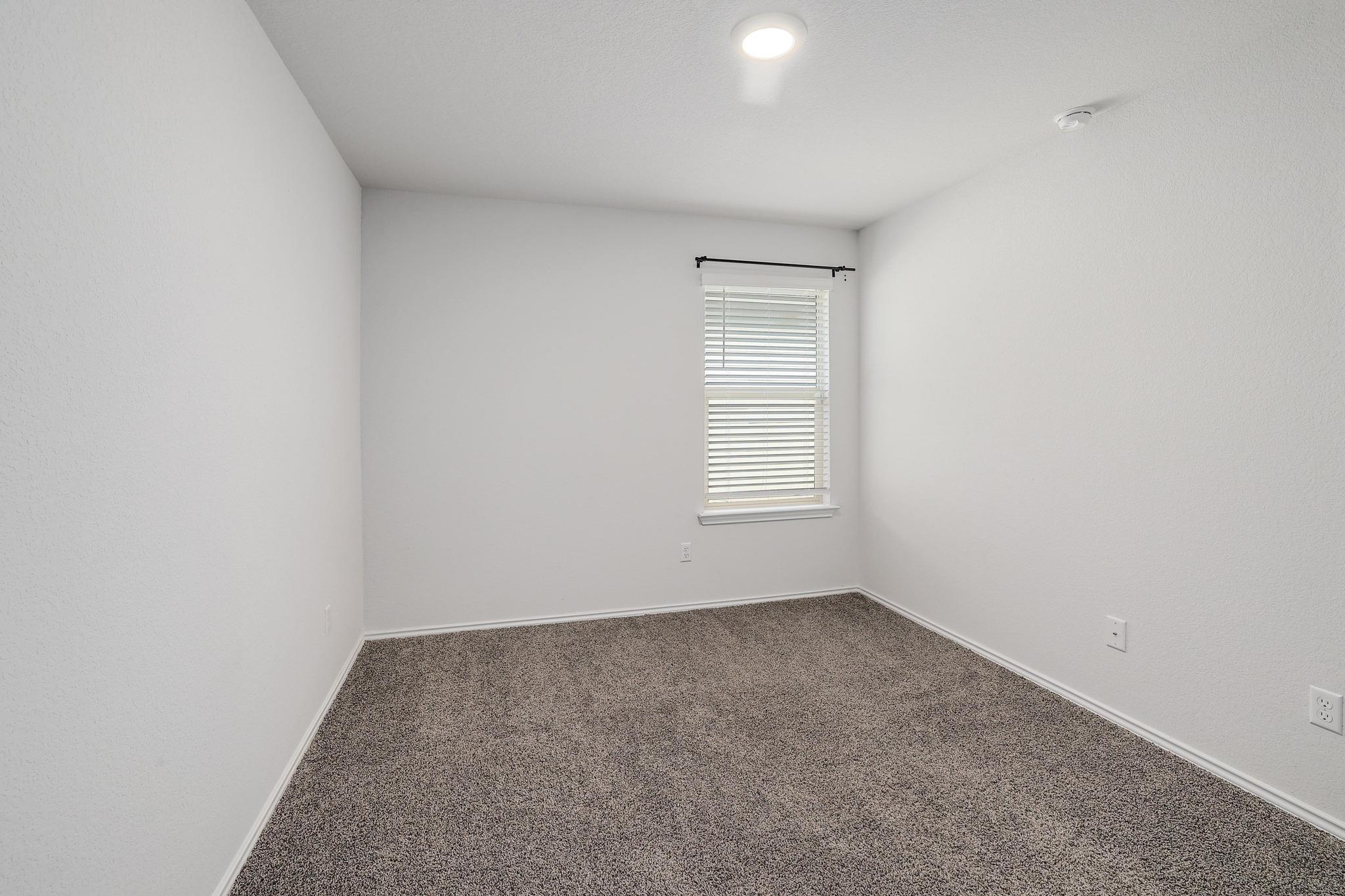 1828 T H Johnson Dr, Taylor, TX 76574