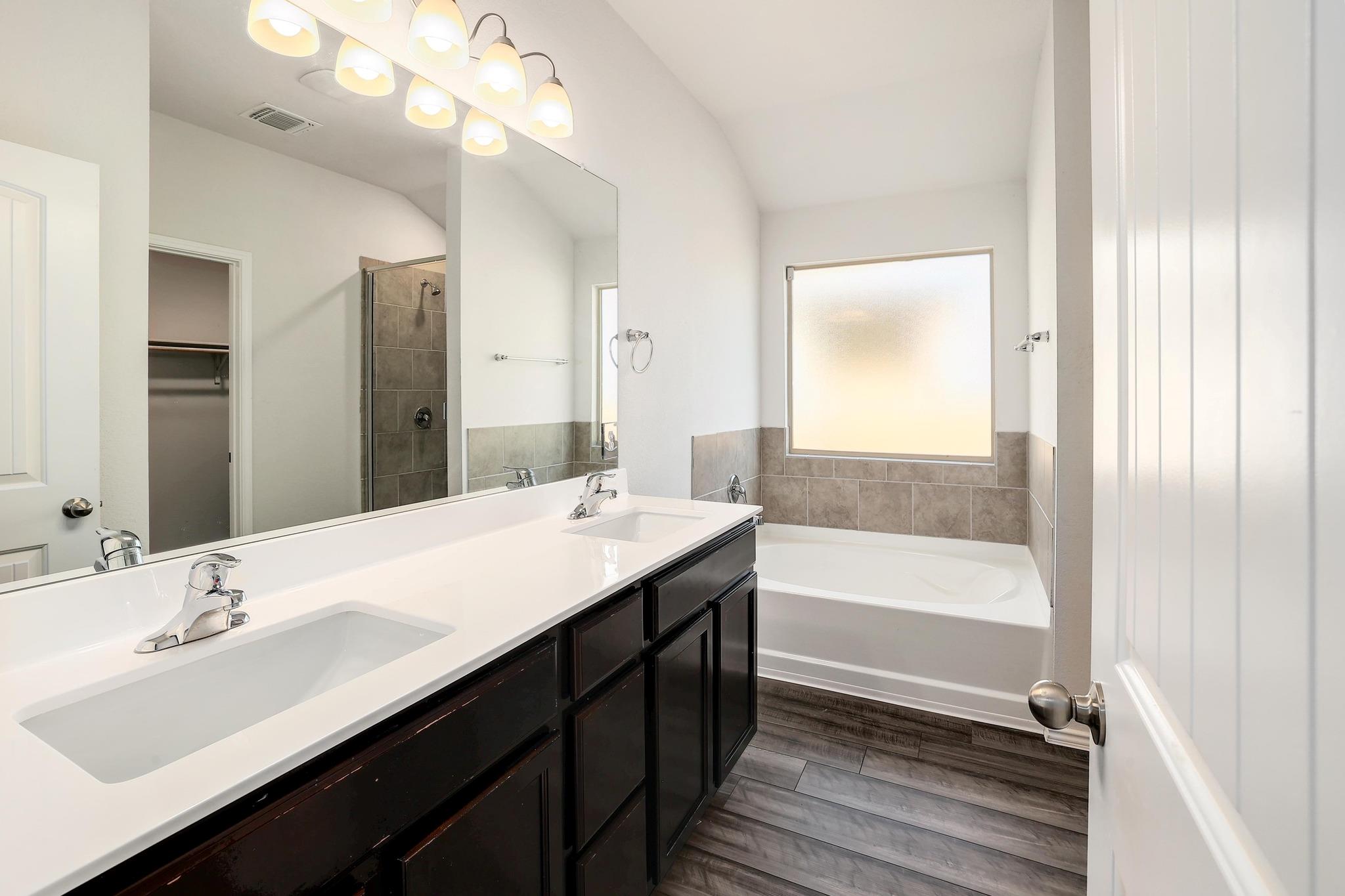 1828 T H Johnson Dr, Taylor, TX 76574