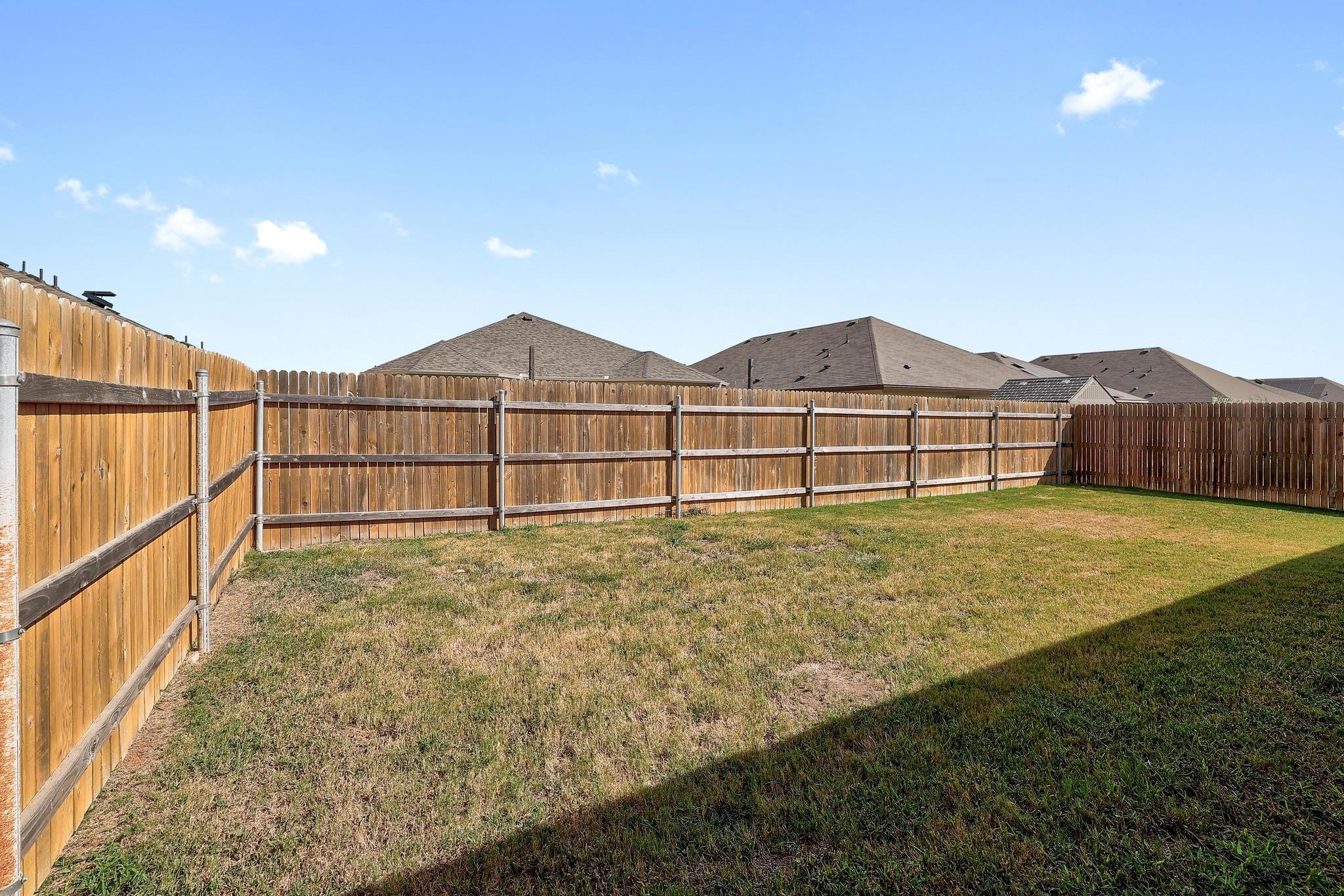 1828 T H Johnson Dr, Taylor, TX 76574
