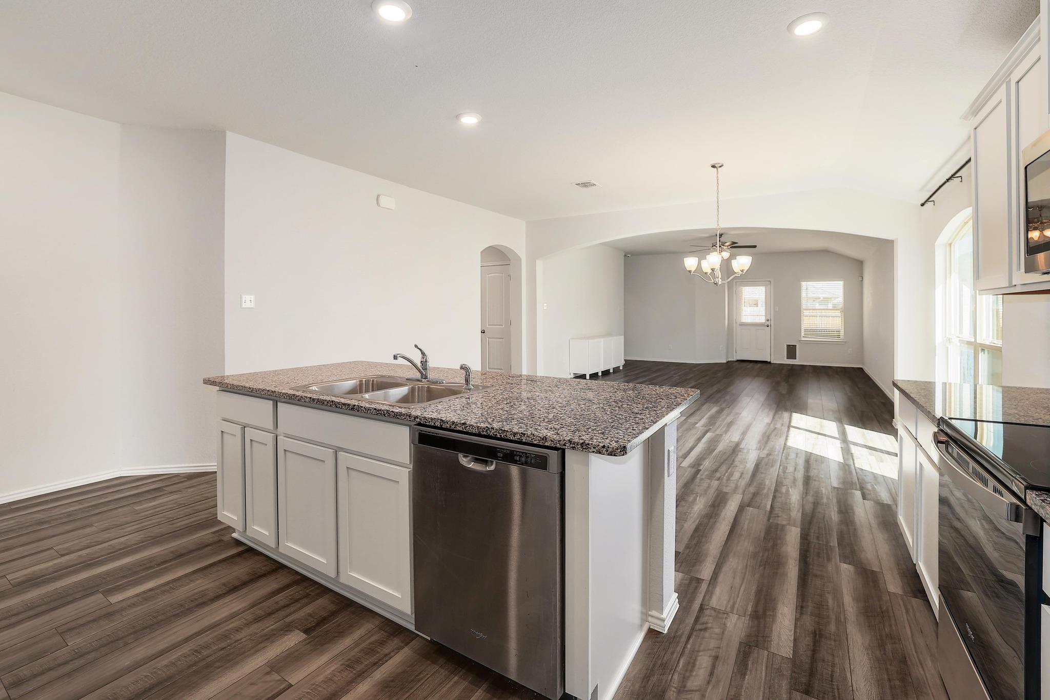 1828 T H Johnson Dr, Taylor, TX 76574