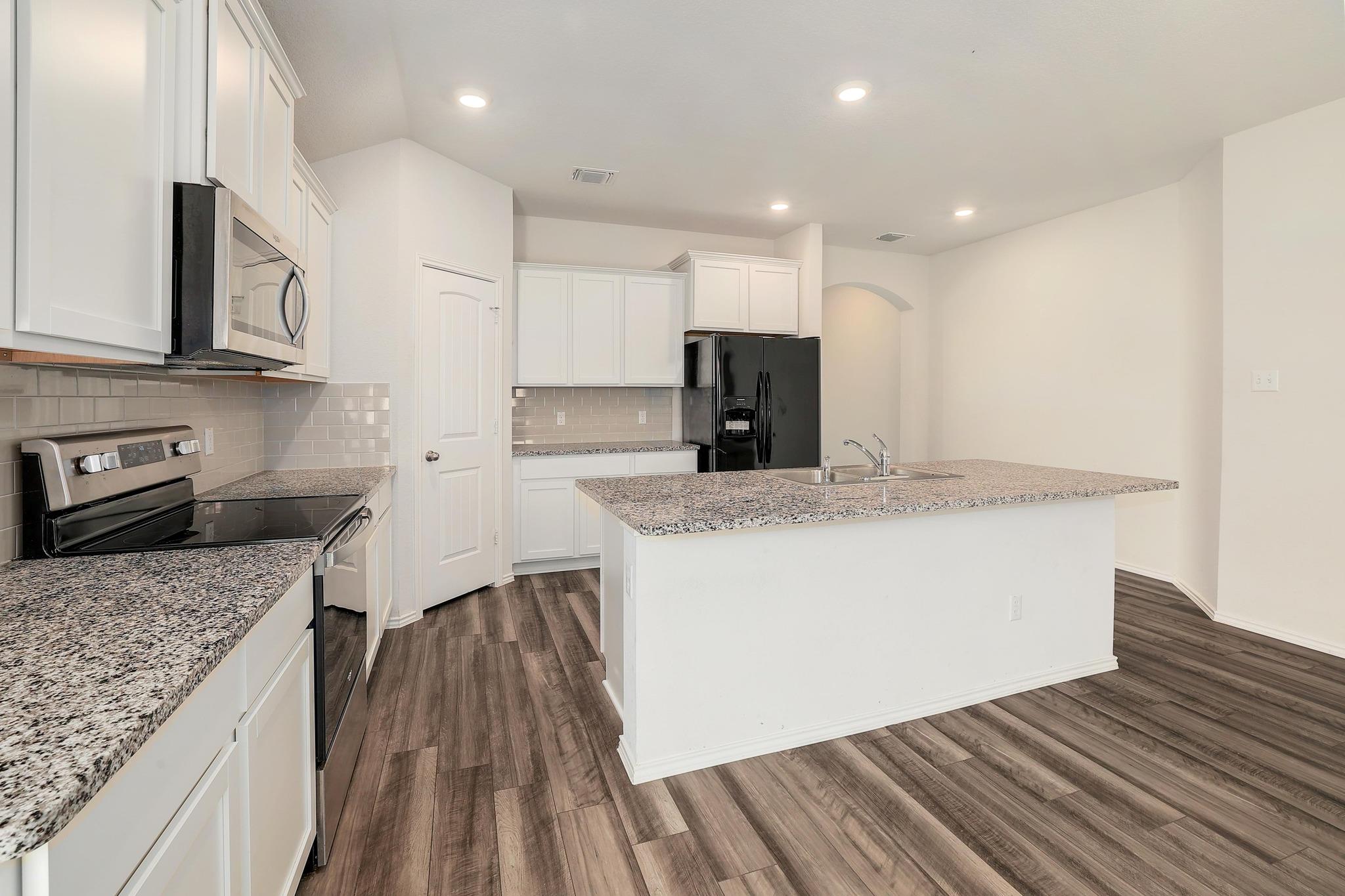 1828 T H Johnson Dr, Taylor, TX 76574