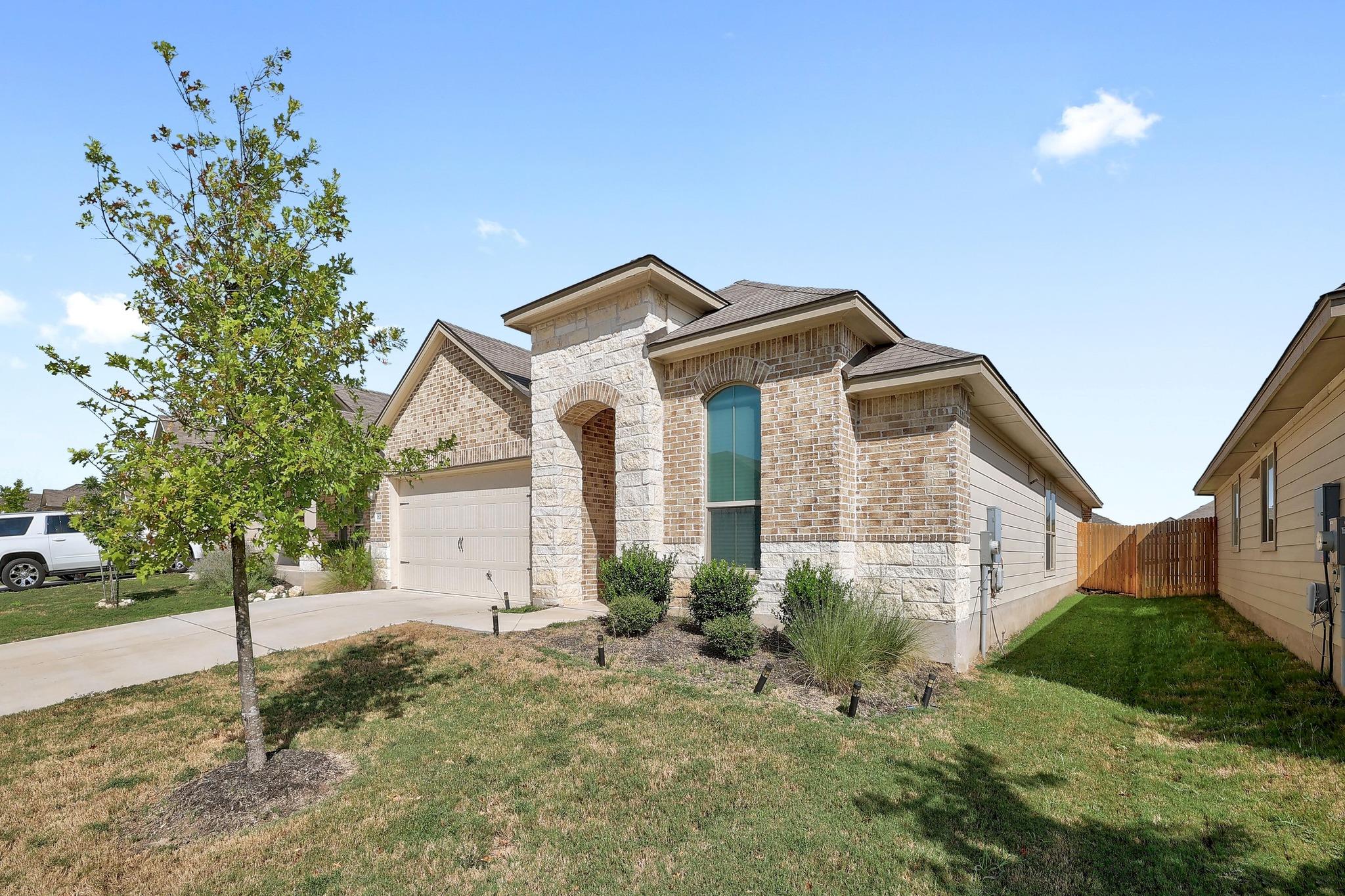 1828 T H Johnson Dr, Taylor, TX 76574