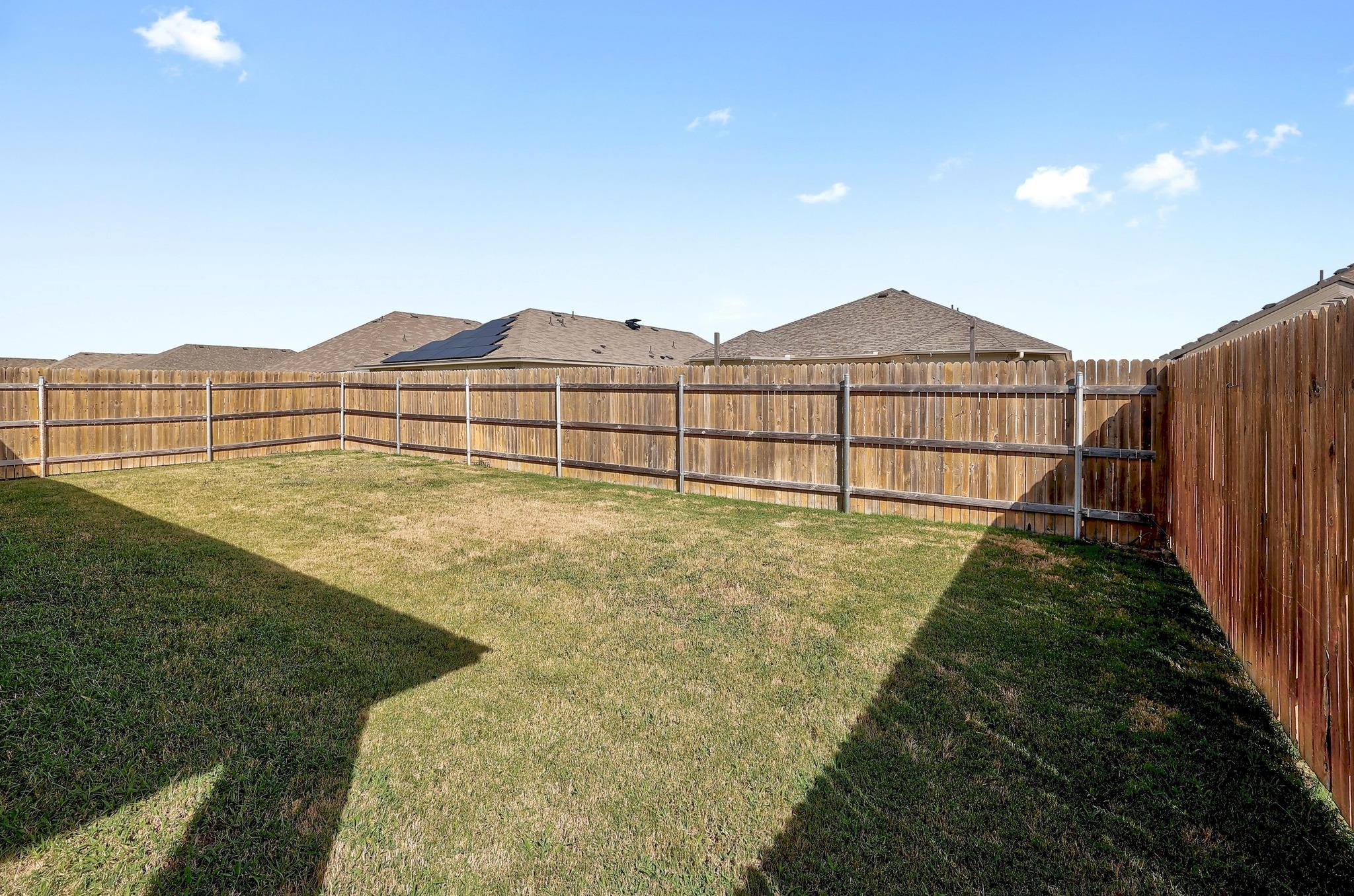 1828 T H Johnson Dr, Taylor, TX 76574