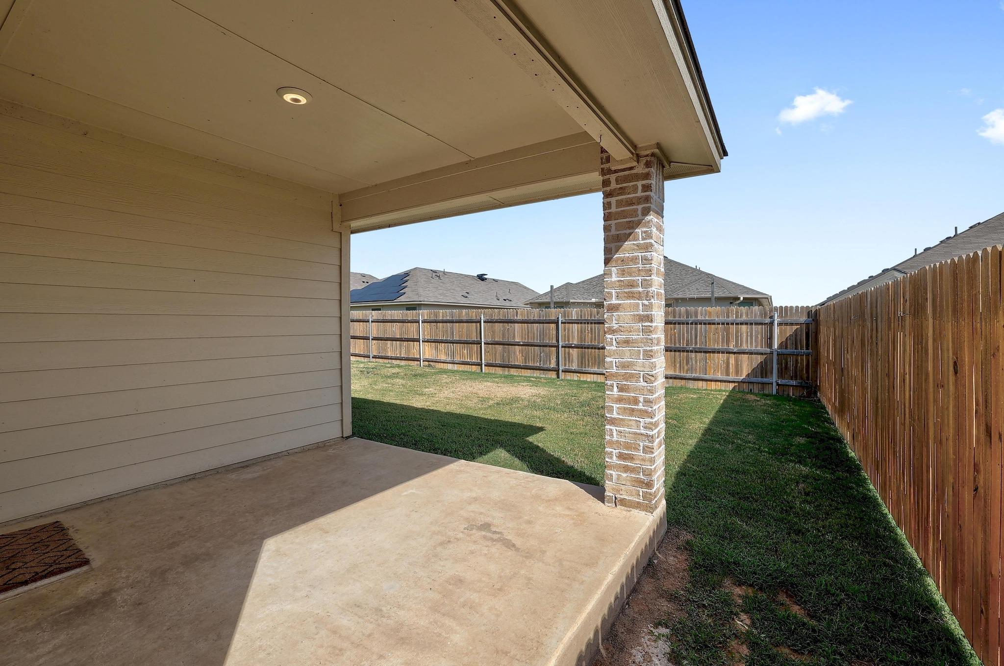 1828 T H Johnson Dr, Taylor, TX 76574