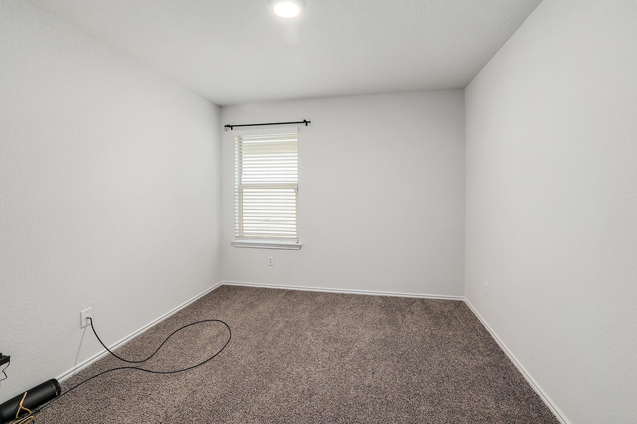 1828 T H Johnson Dr, Taylor, TX 76574