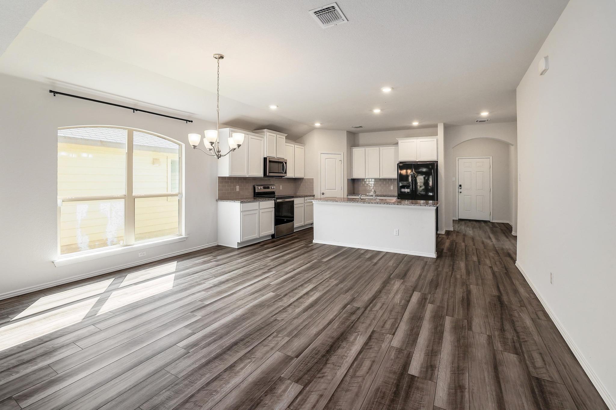 1828 T H Johnson Dr, Taylor, TX 76574