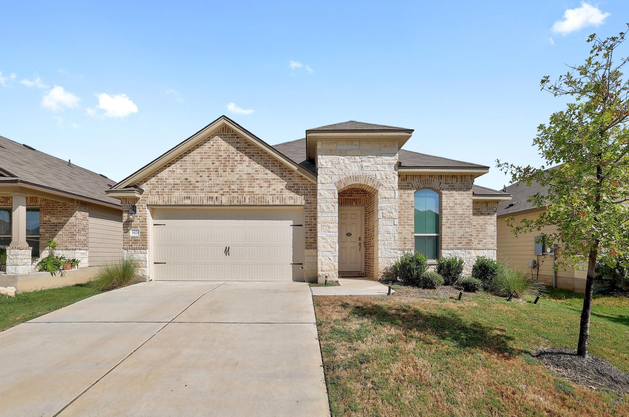 1828 T H Johnson Dr, Taylor, TX 76574